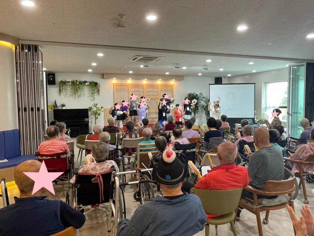 꼬마 손님들 자원봉사 공연